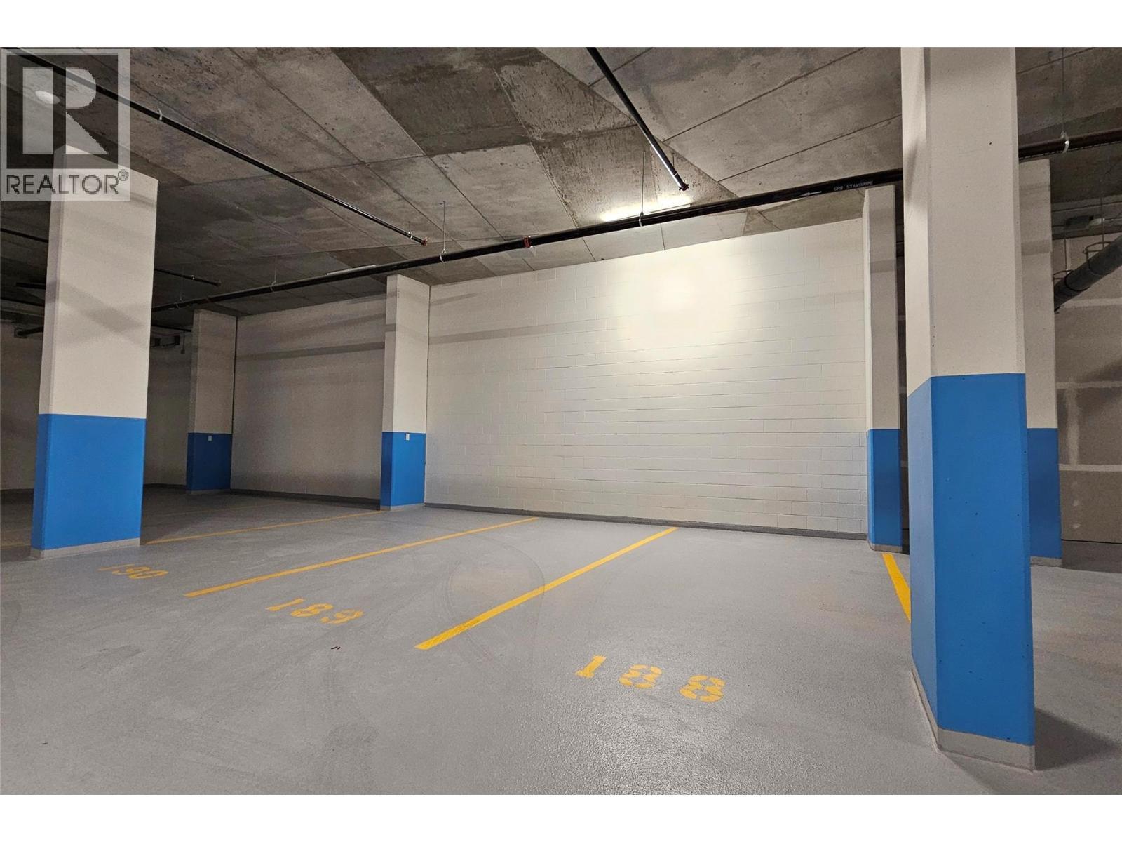 3340 Lakeshore Road Unit# 802, Kelowna, BC - Indoor Photo Showing Garage