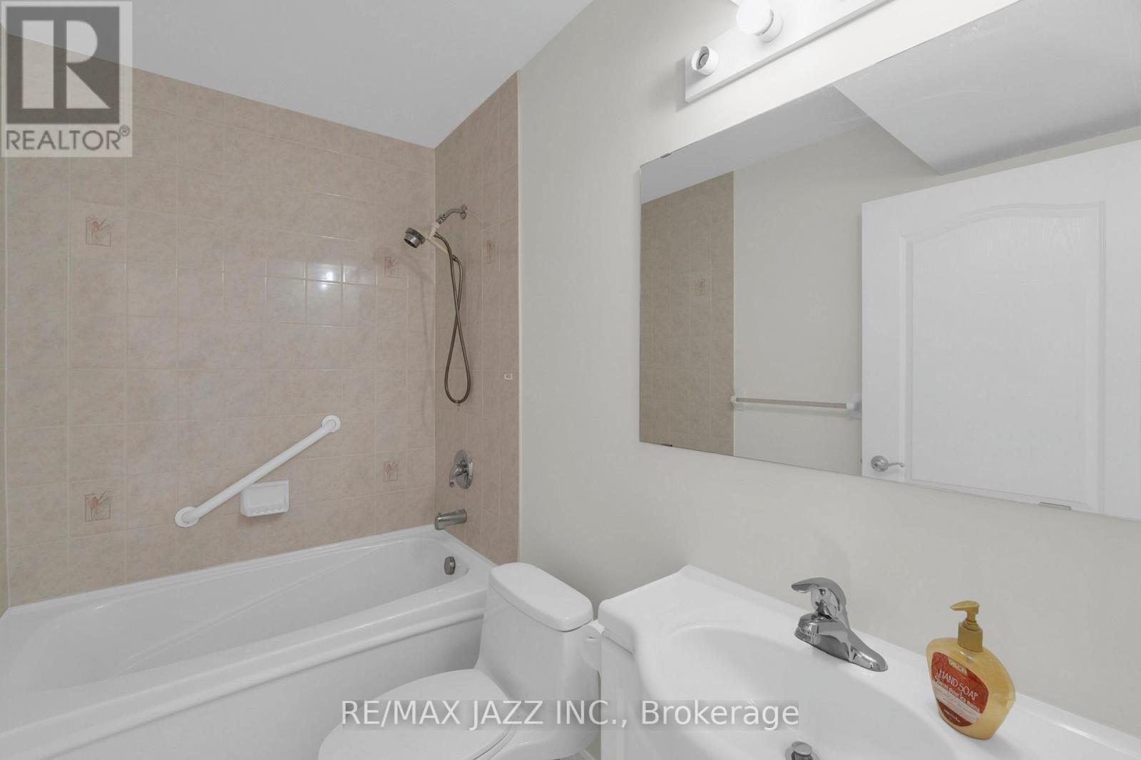 304 - 7 Dayspring Circle, Brampton (Goreway Drive Corridor), ON - Indoor Photo Showing Bathroom