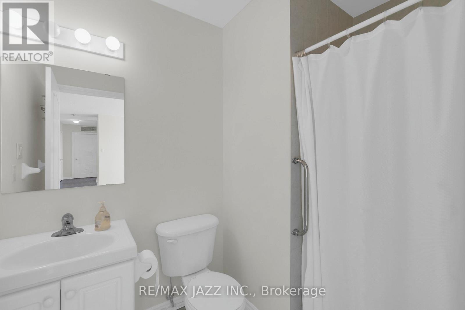304 - 7 Dayspring Circle, Brampton (Goreway Drive Corridor), ON - Indoor Photo Showing Bathroom