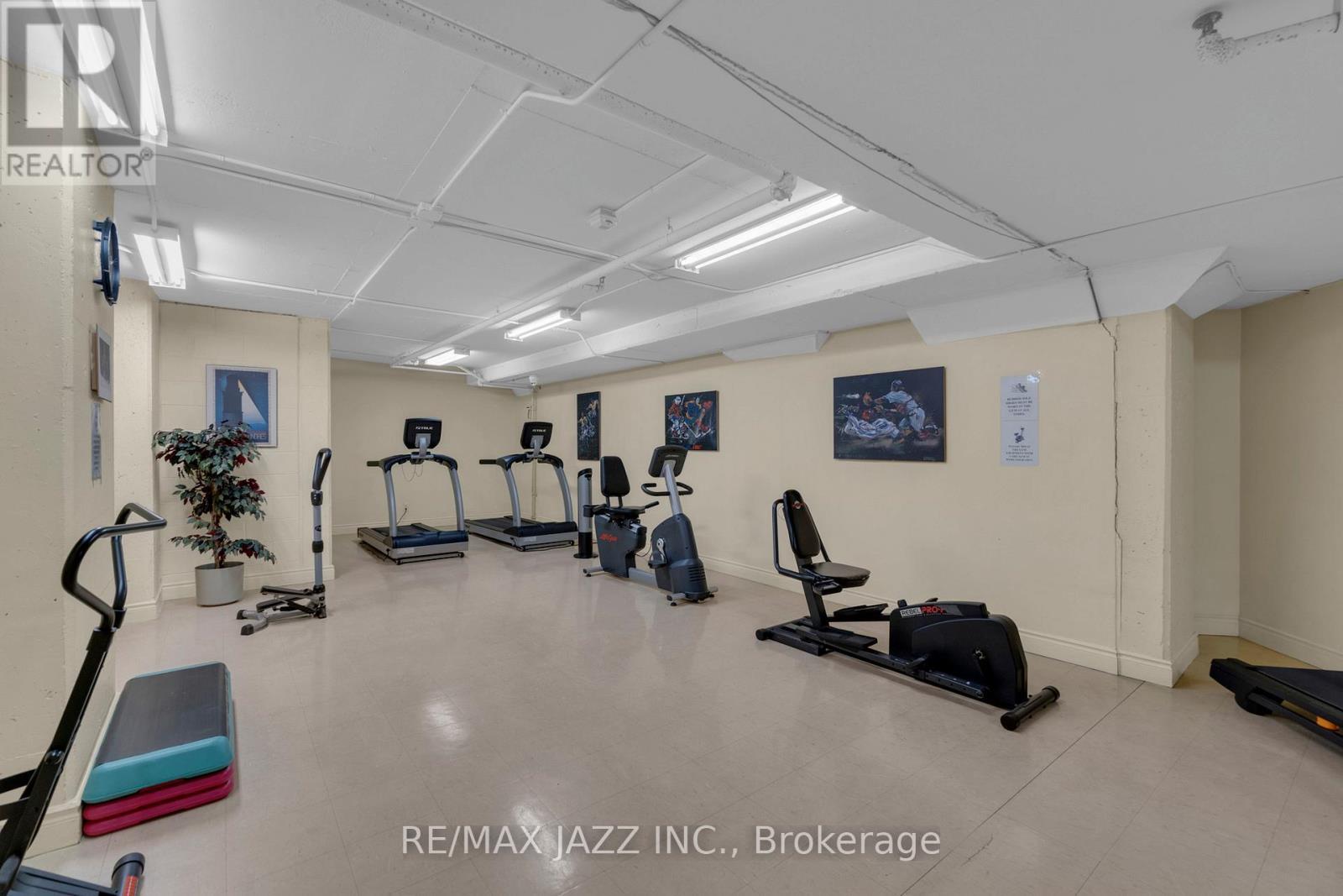 304 - 7 Dayspring Circle, Brampton (Goreway Drive Corridor), ON - Indoor Photo Showing Gym Room