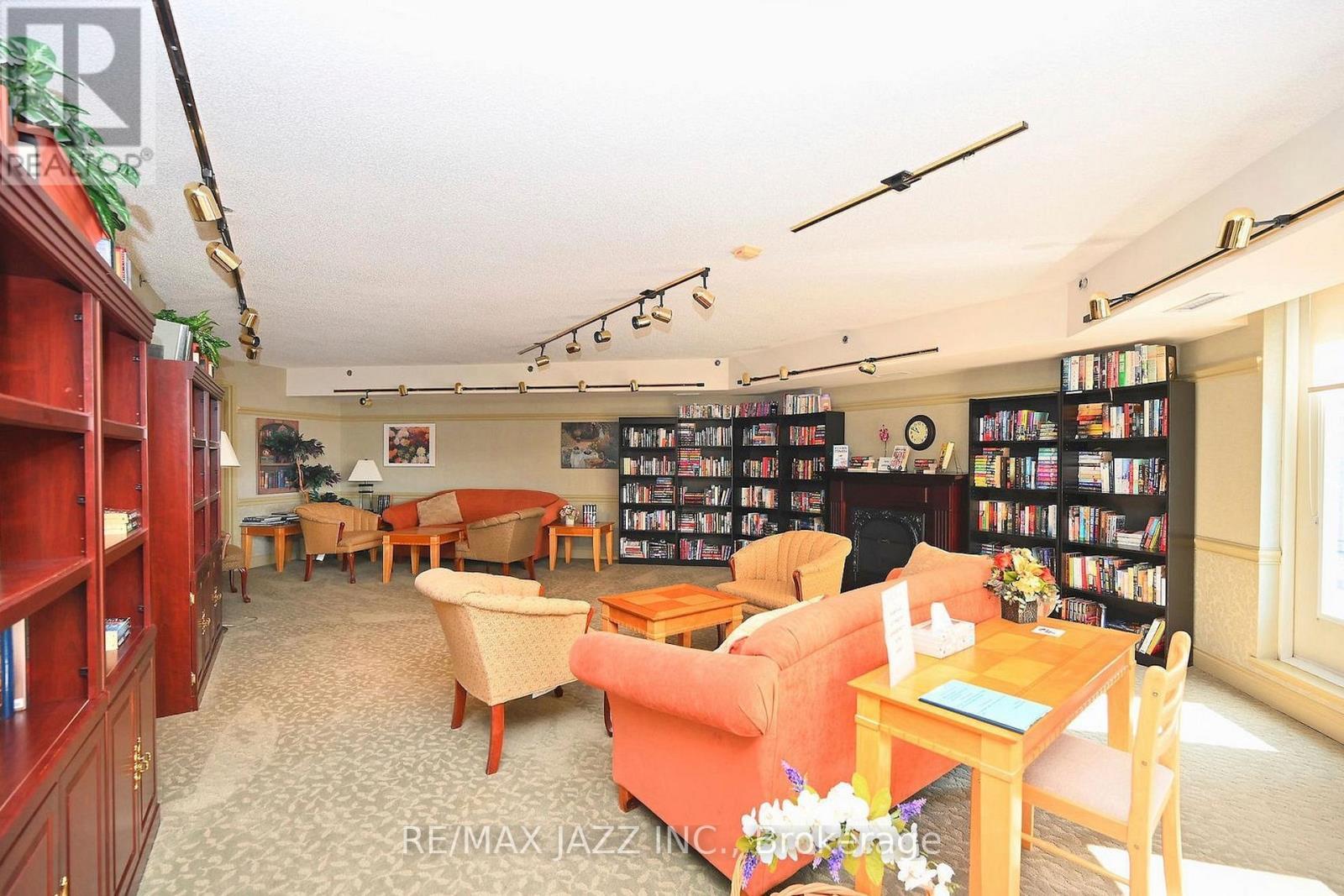 304 - 7 Dayspring Circle, Brampton (Goreway Drive Corridor), ON - Indoor Photo Showing Other Room