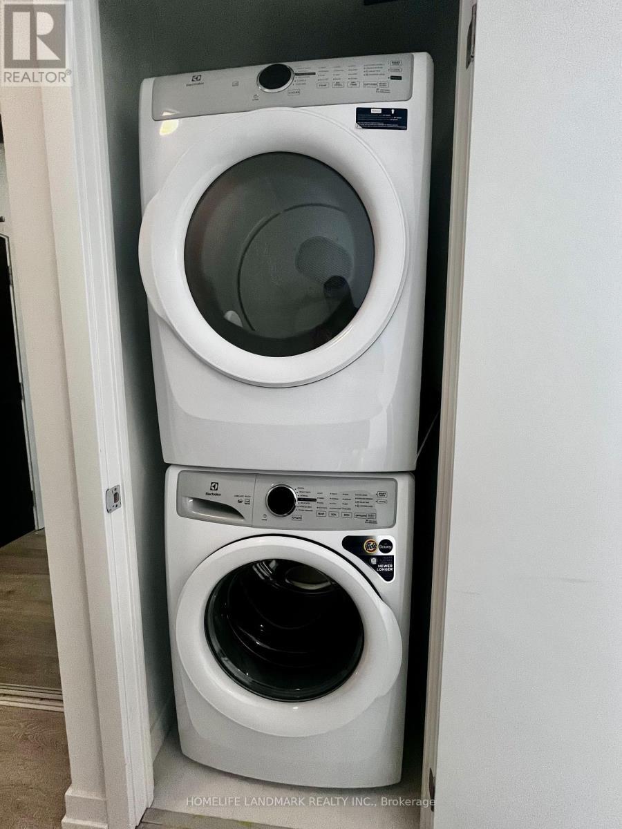 N2007 - 7 Golden Lion Heights, Toronto, ON - Indoor Photo Showing Laundry Room