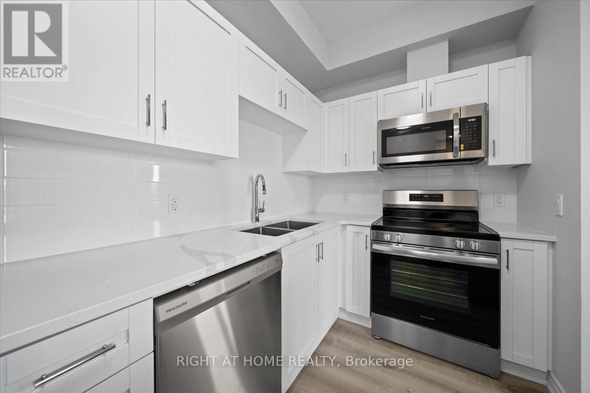 611 - 1350 Hemlock Road, Ottawa, ON - Indoor Photo Showing Kitchen With Stainless Steel Kitchen With Double Sink