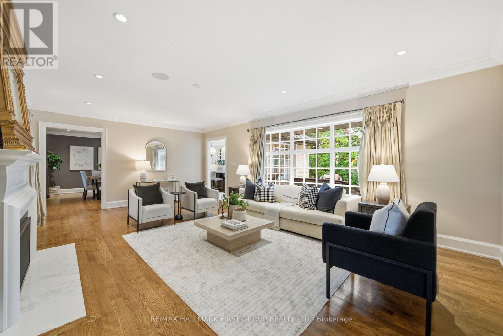 739 Masson Street, Oshawa (Centennial), ON - Indoor Photo Showing Living Room