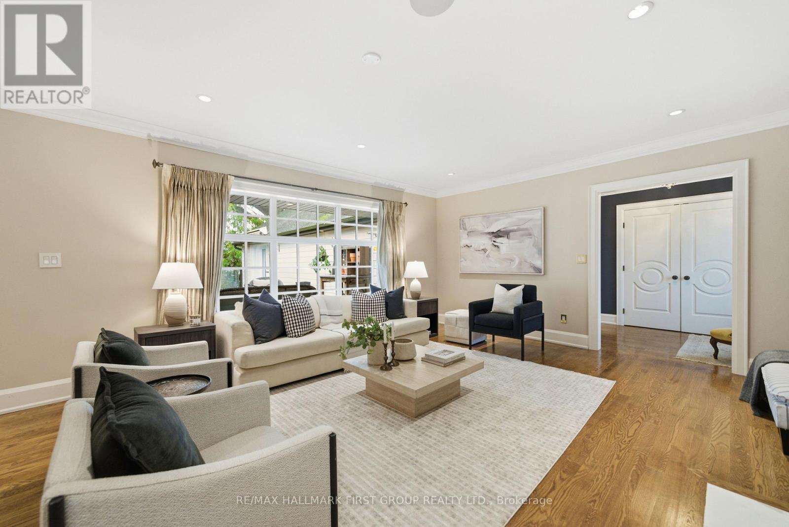 739 Masson Street, Oshawa (Centennial), ON - Indoor Photo Showing Living Room