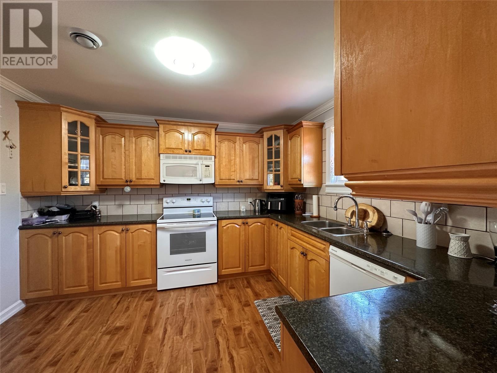 130 Main Road, Rushoon, NL - Indoor Photo Showing Kitchen With Double Sink