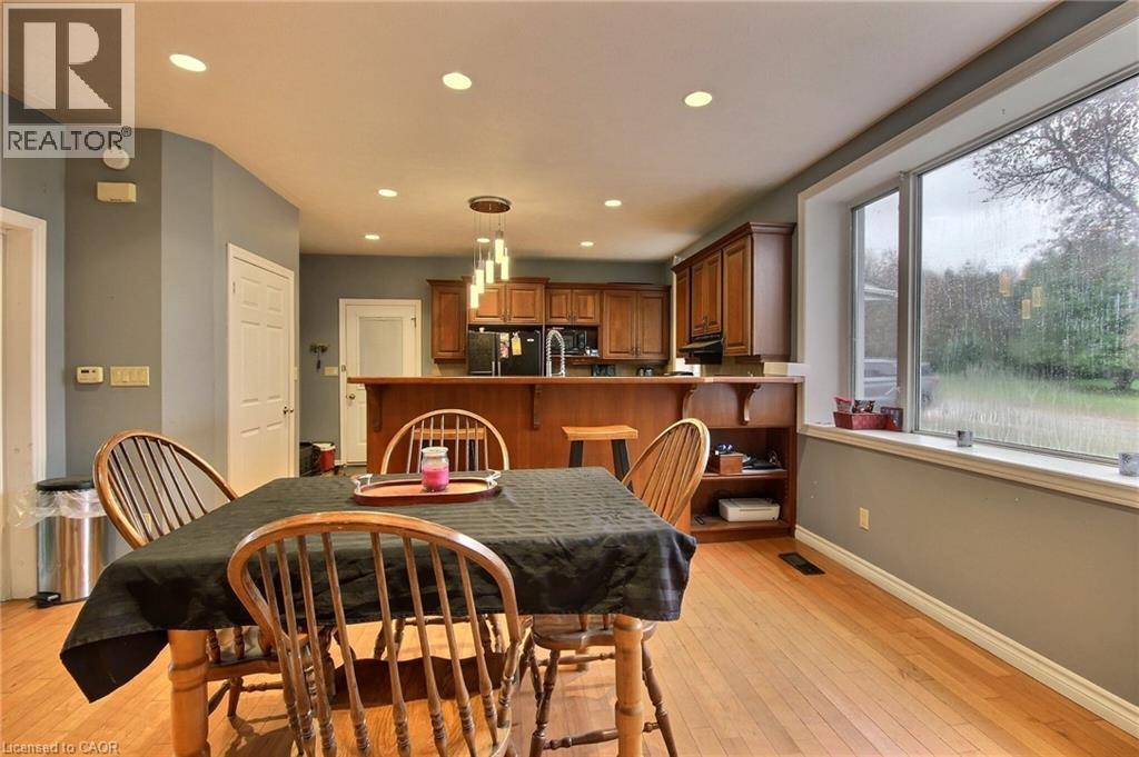 2081 John Street, Howick, ON - Indoor Photo Showing Dining Room
