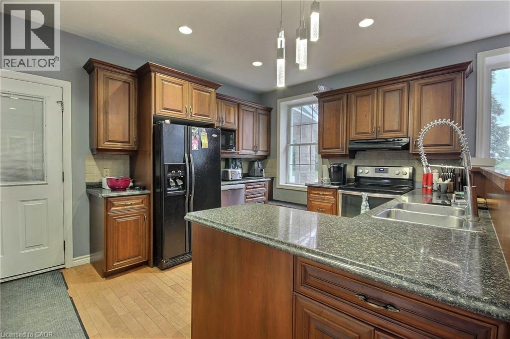2081 John Street, Howick, ON - Indoor Photo Showing Kitchen With Double Sink