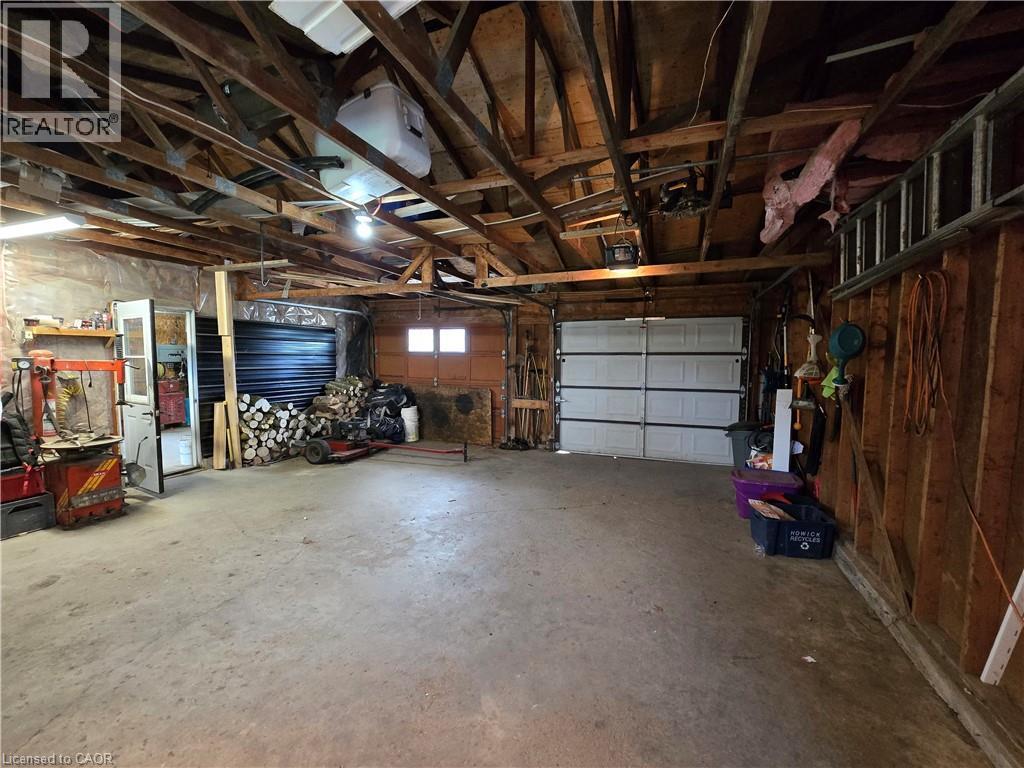 2081 John Street, Howick, ON - Indoor Photo Showing Garage