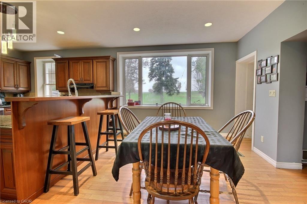 2081 John Street, Howick, ON - Indoor Photo Showing Dining Room