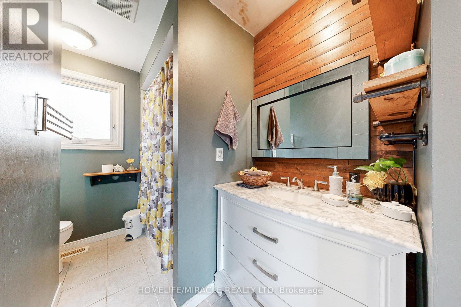 208 Park Street, Brock, ON - Indoor Photo Showing Bathroom