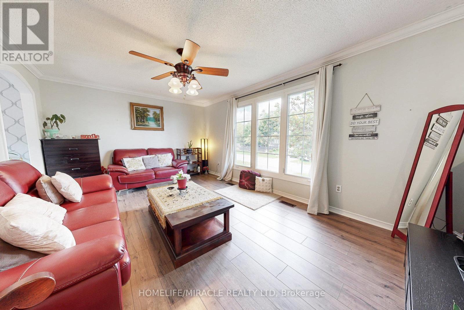 208 Park Street, Brock, ON - Indoor Photo Showing Living Room