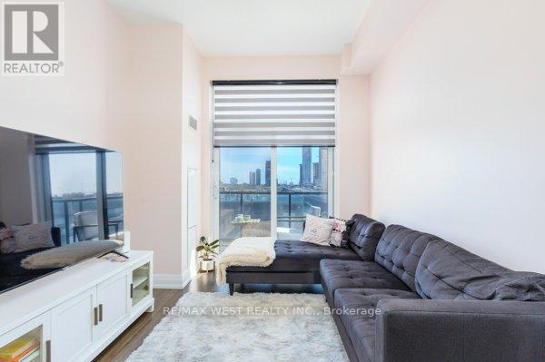 314 - 3600 Highway 7 Road, Vaughan, ON - Indoor Photo Showing Living Room