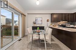 Stylish eat-in kitchen -