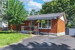 6 WALKER AVENUE Orillia, ON L3V 6G7