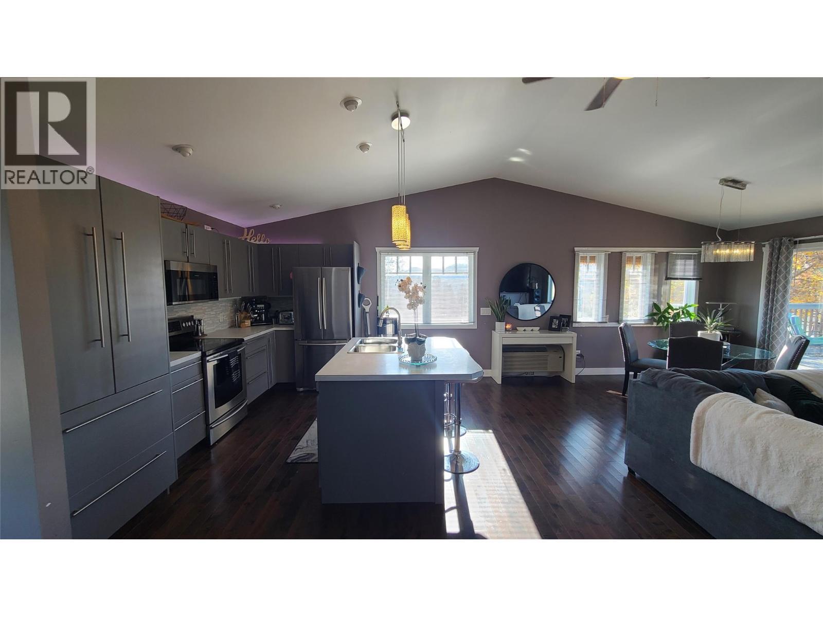 2670 Glenmore Rd Road, Kelowna, BC