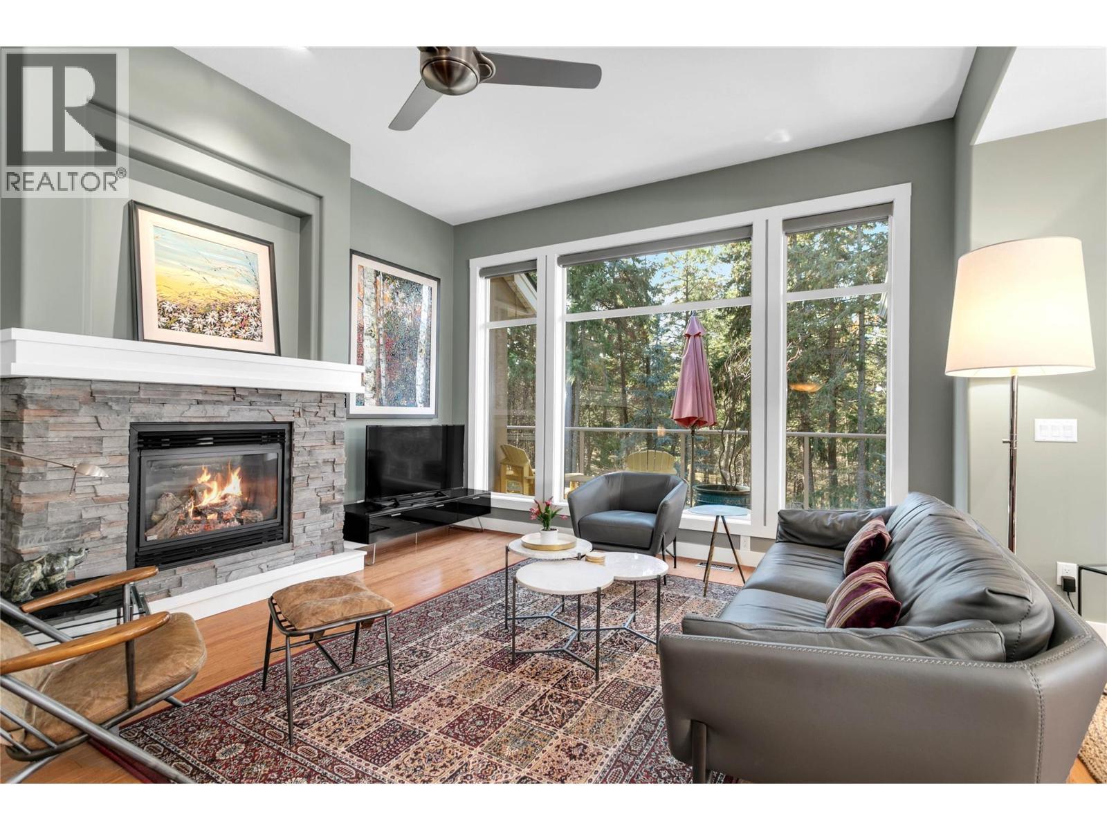 4116 Gallaghers Woodlands Drive S, Kelowna, BC - Indoor Photo Showing Living Room With Fireplace