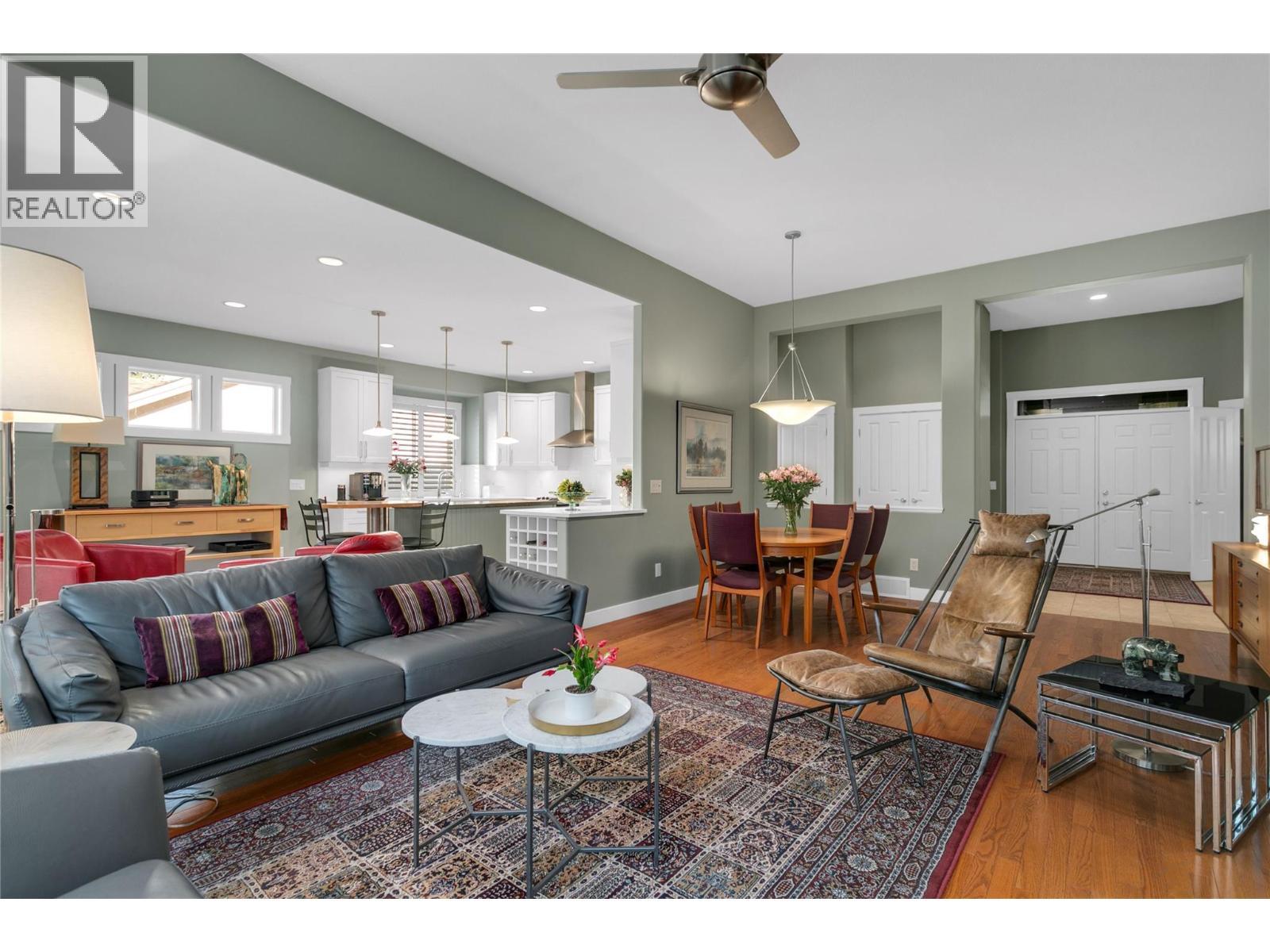 4116 Gallaghers Woodlands Drive S, Kelowna, BC - Indoor Photo Showing Living Room