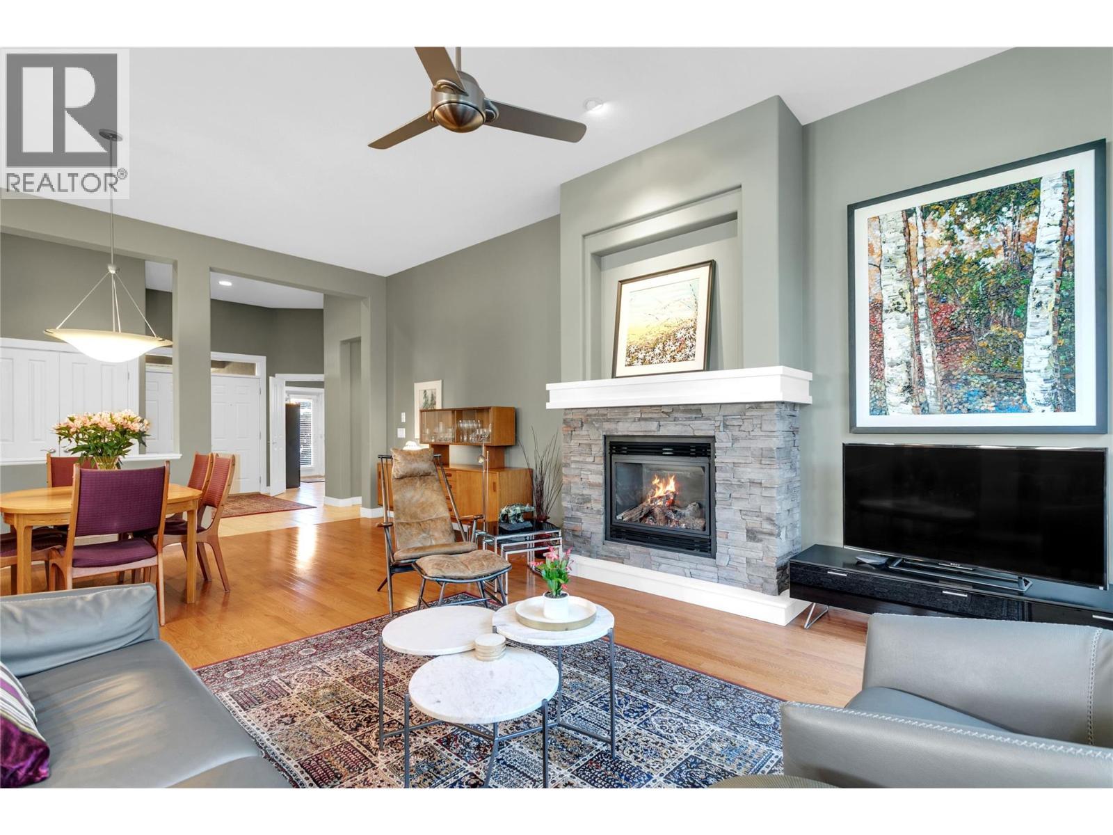 4116 Gallaghers Woodlands Drive S, Kelowna, BC - Indoor Photo Showing Living Room With Fireplace