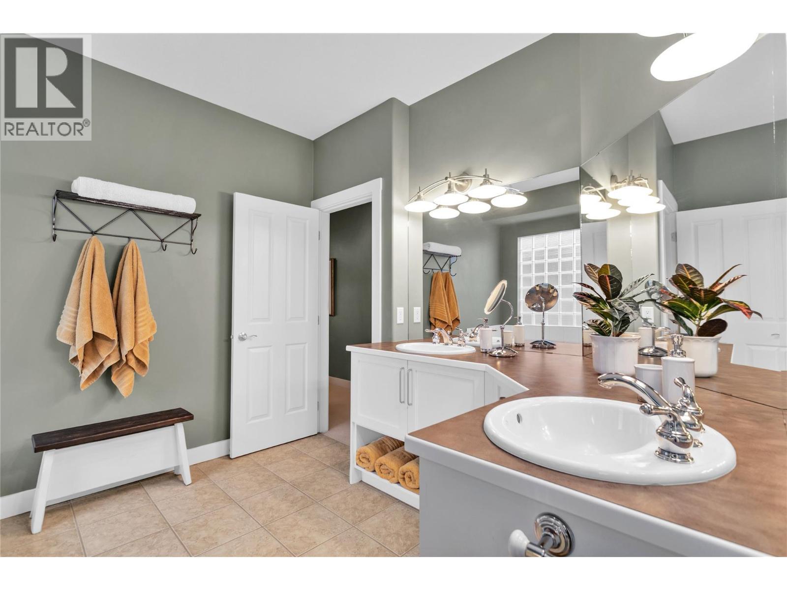 4116 Gallaghers Woodlands Drive S, Kelowna, BC - Indoor Photo Showing Bathroom