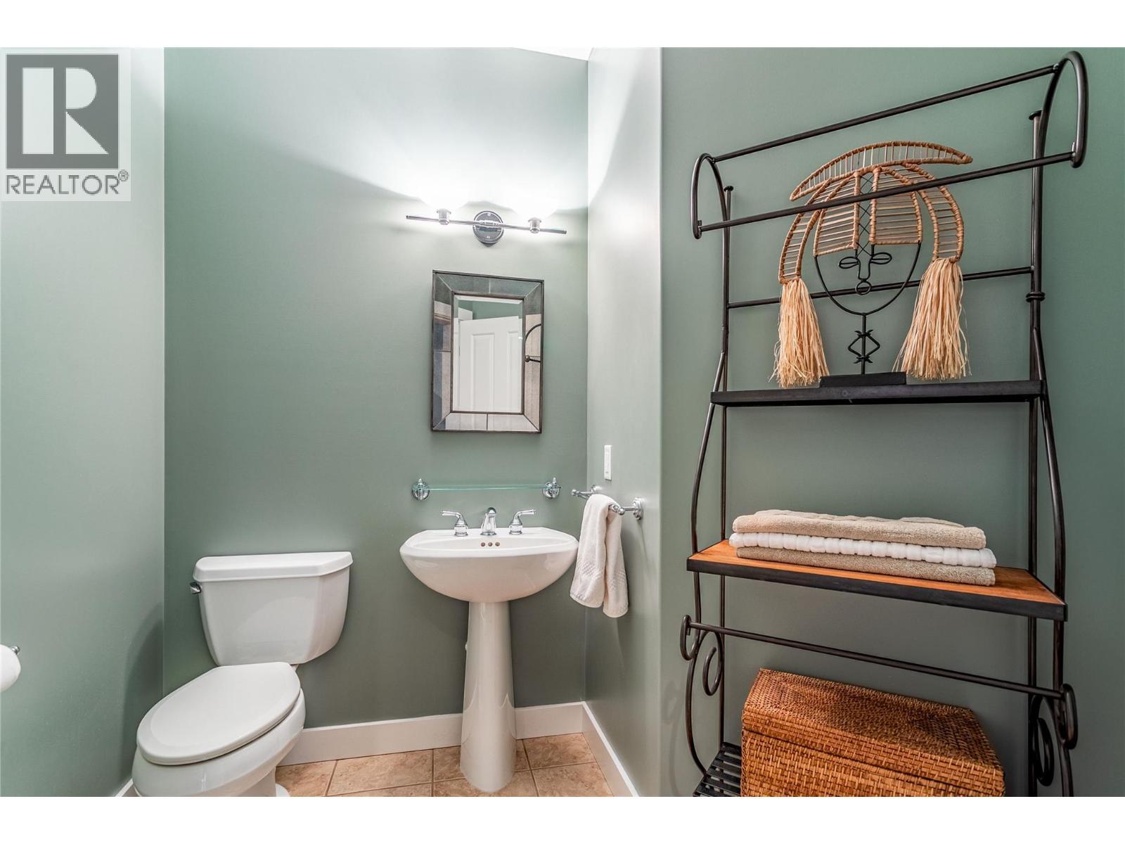 4116 Gallaghers Woodlands Drive S, Kelowna, BC - Indoor Photo Showing Bathroom