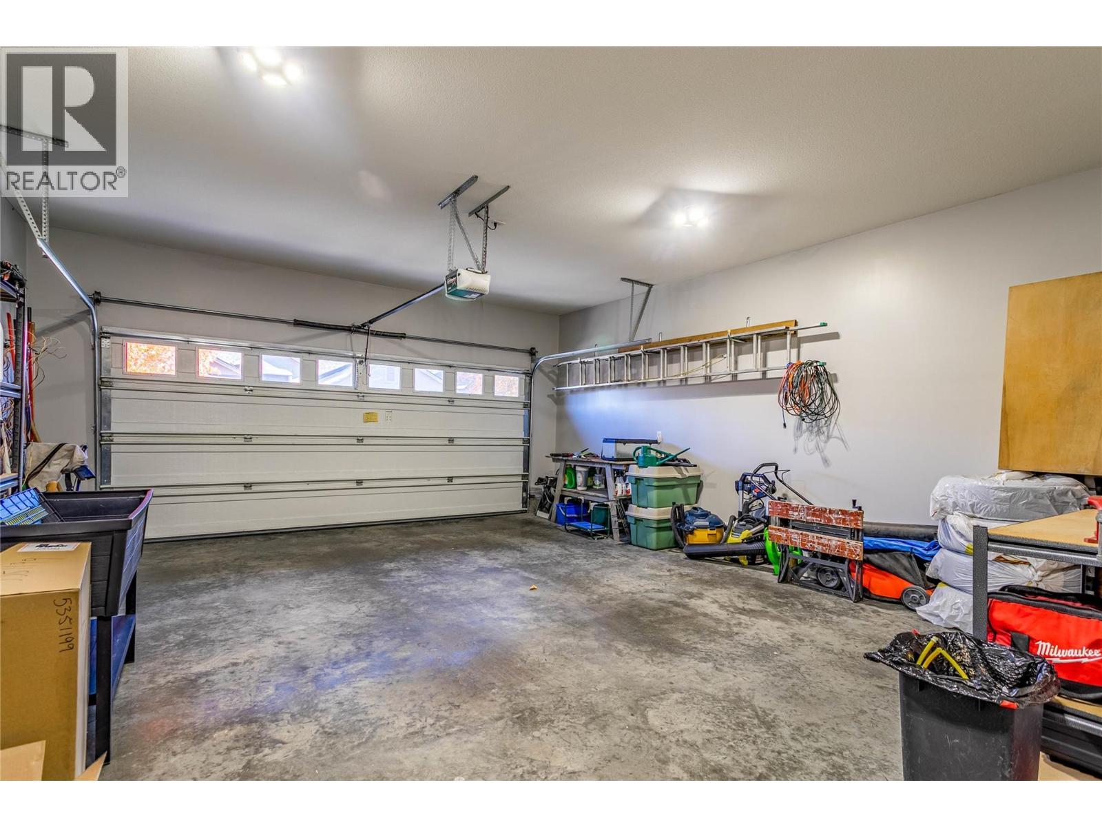 4116 Gallaghers Woodlands Drive S, Kelowna, BC - Indoor Photo Showing Garage