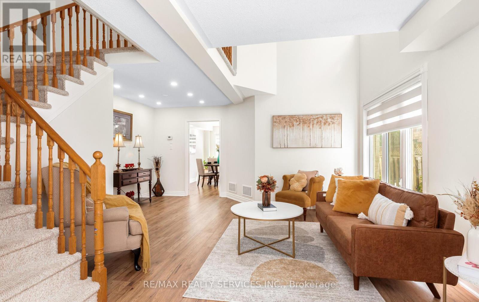 3912 Zenith Court, Mississauga, ON - Indoor Photo Showing Living Room