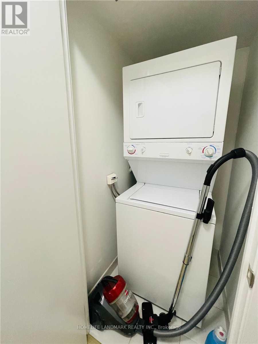 Unit 811 - 4K Spadina Avenue, Toronto, ON - Indoor Photo Showing Laundry Room