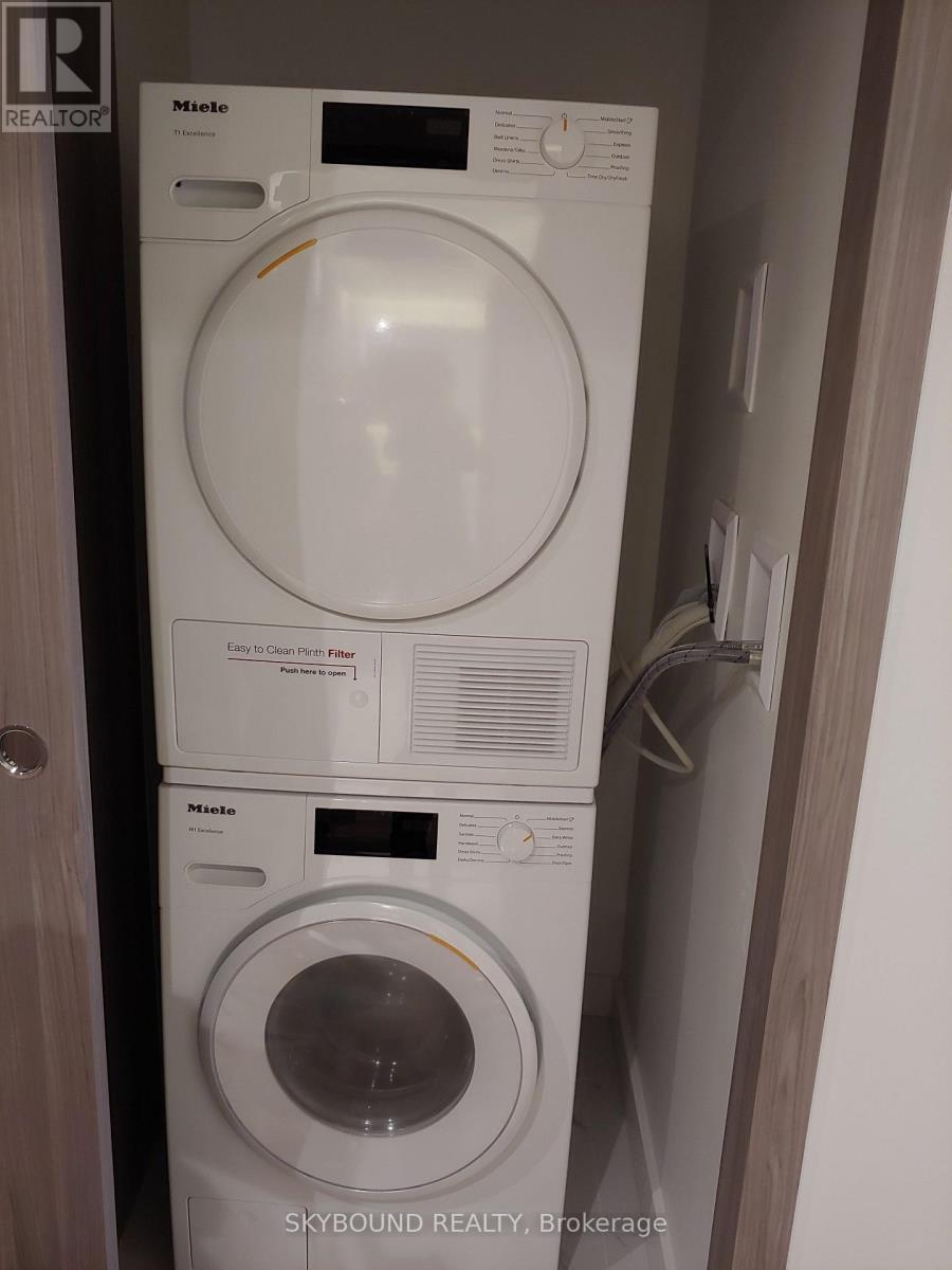 1103 - 25 Mcmahon Drive, Toronto, ON - Indoor Photo Showing Laundry Room