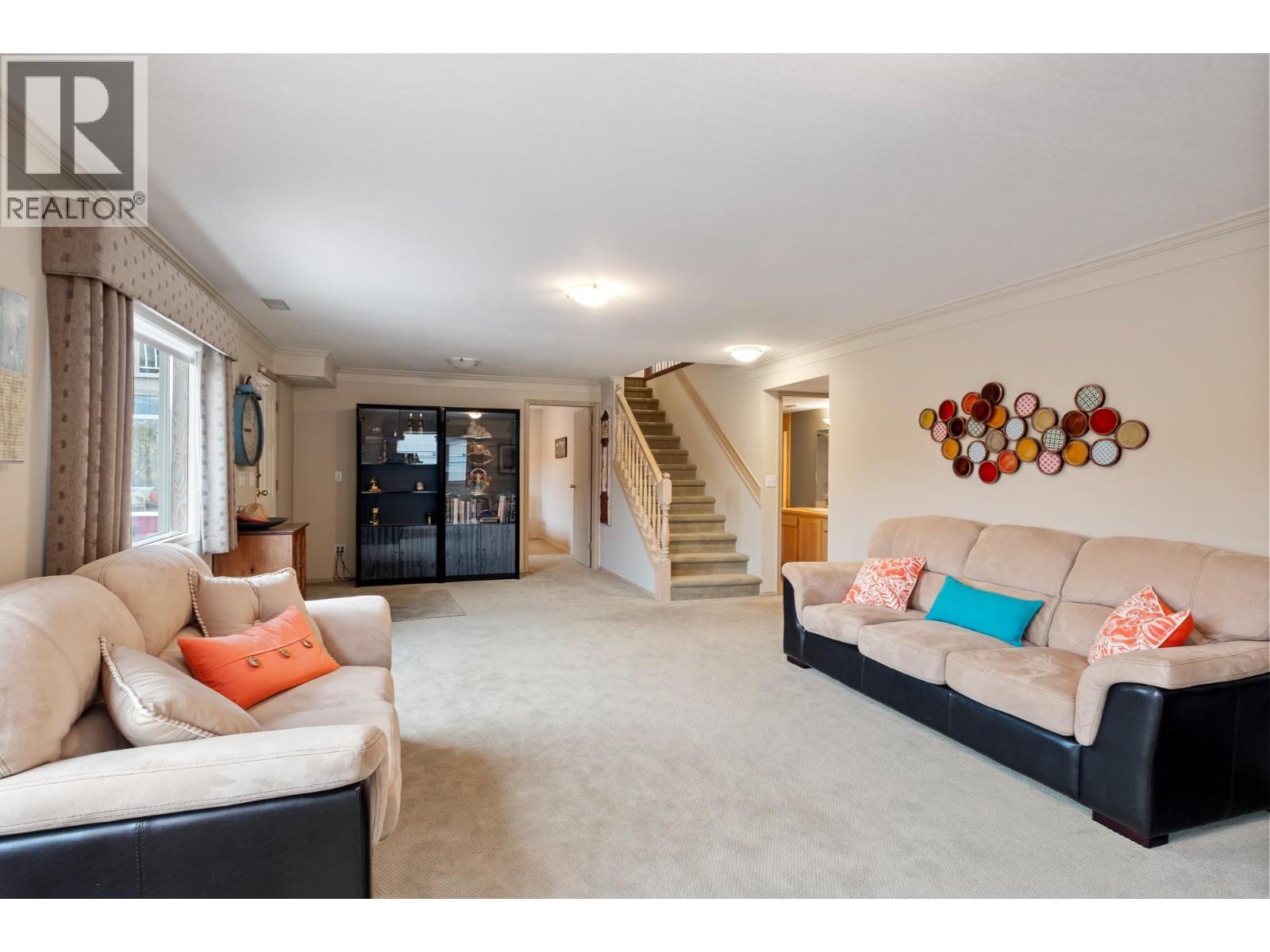 1637 Sonora Drive, Kelowna, BC - Indoor Photo Showing Living Room