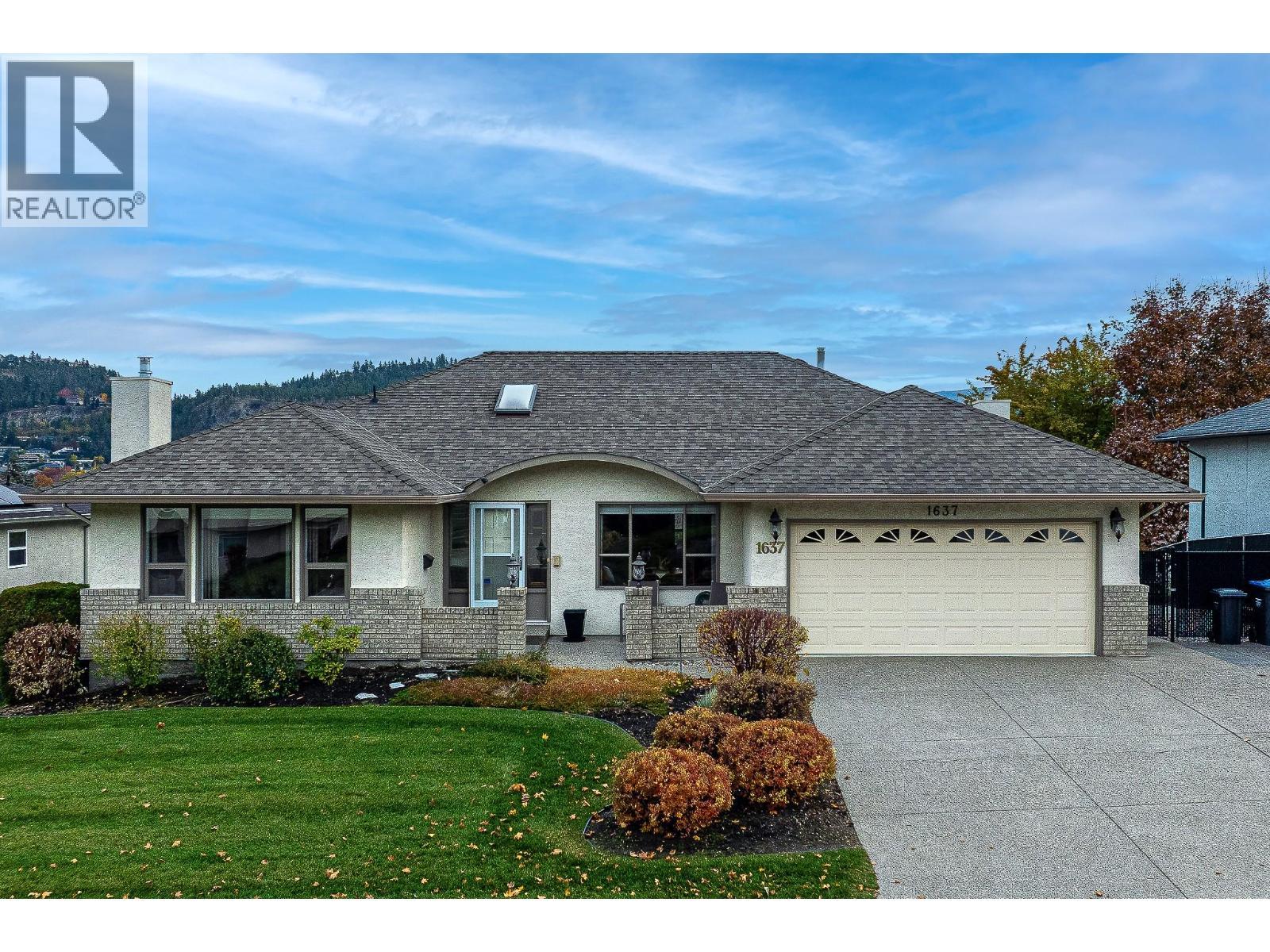 1637 Sonora Drive, Kelowna, BC - Outdoor With Facade