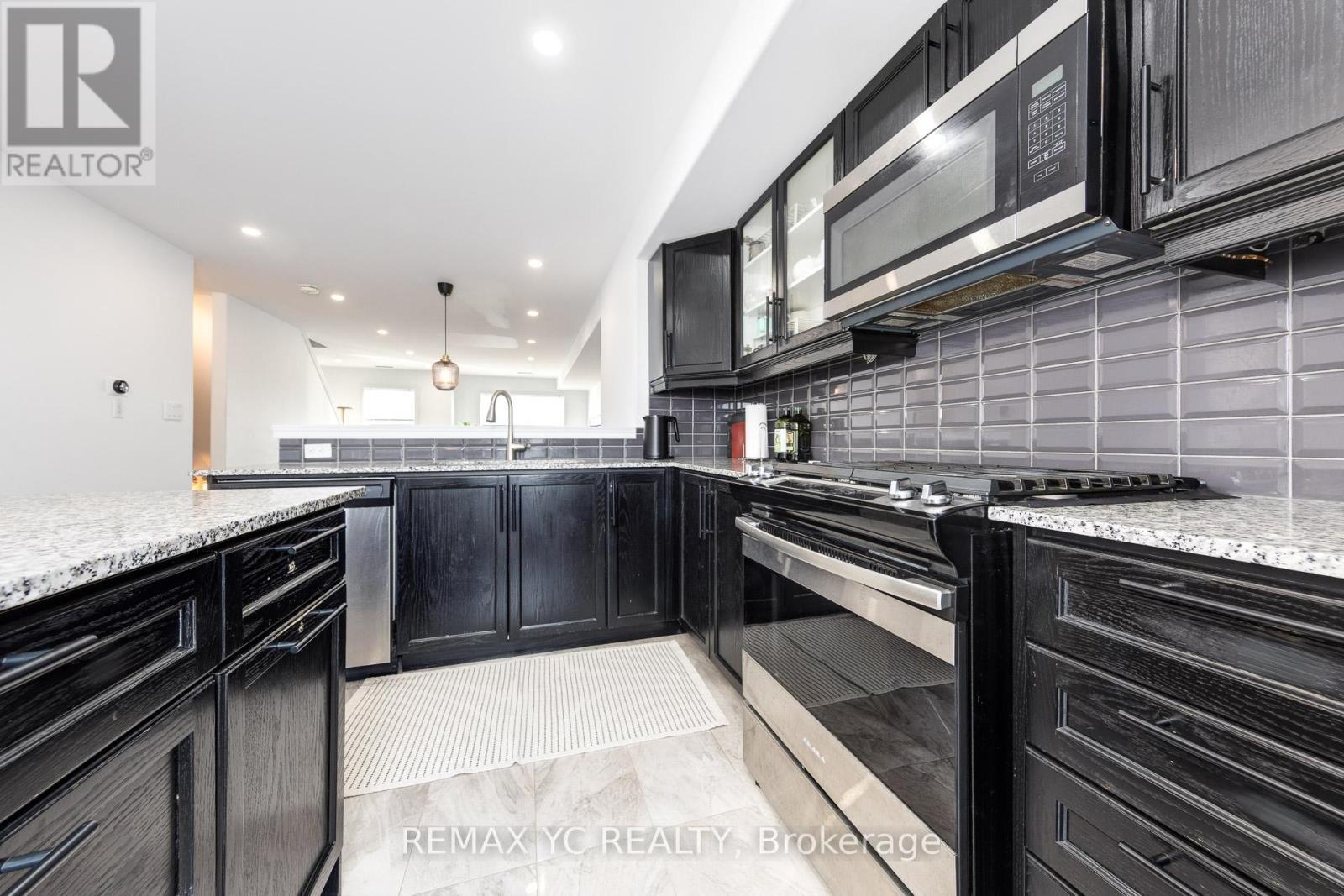 2 - 1 Leggott Avenue, Barrie, ON - Indoor Photo Showing Kitchen With Upgraded Kitchen
