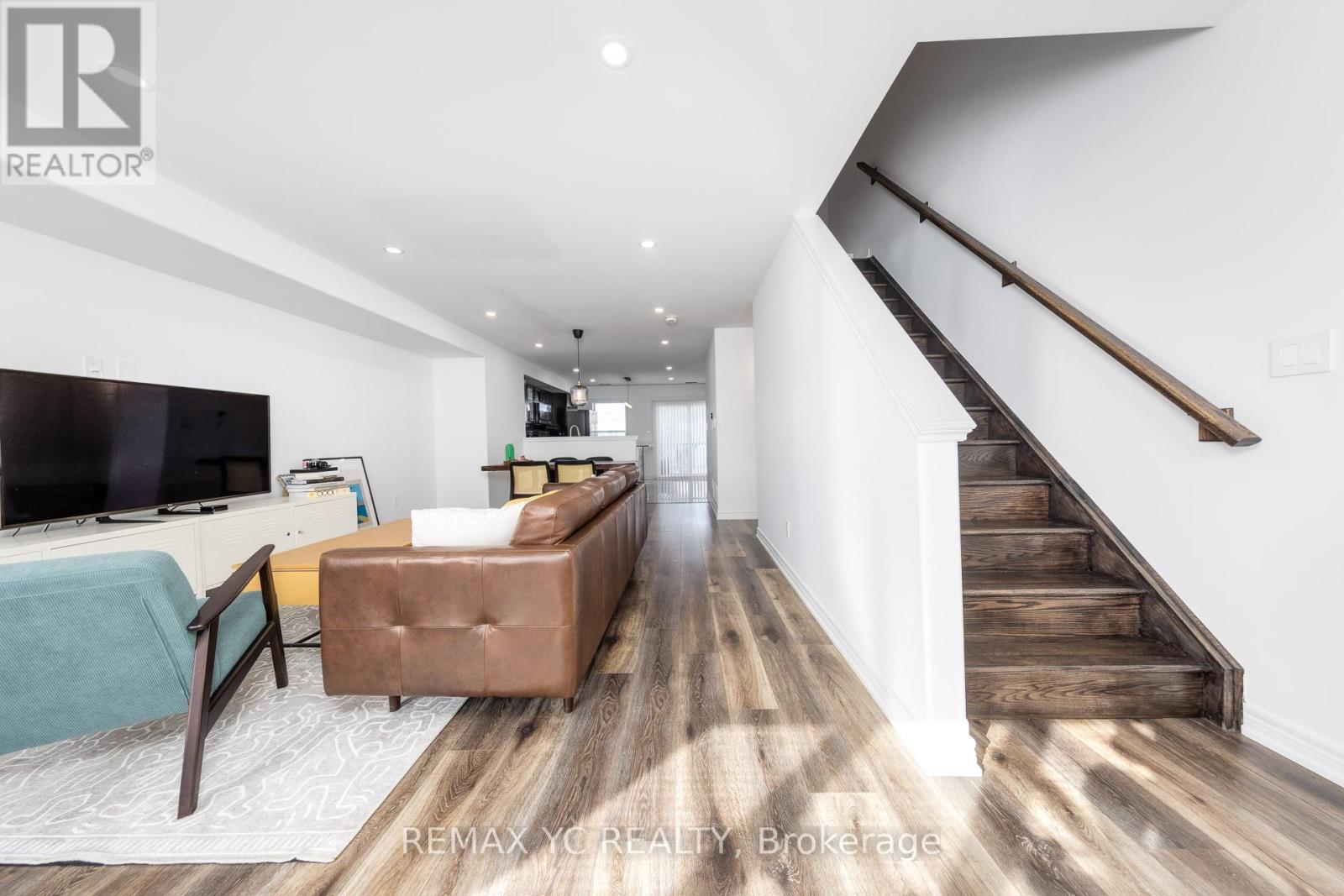 2 - 1 Leggott Avenue, Barrie, ON - Indoor