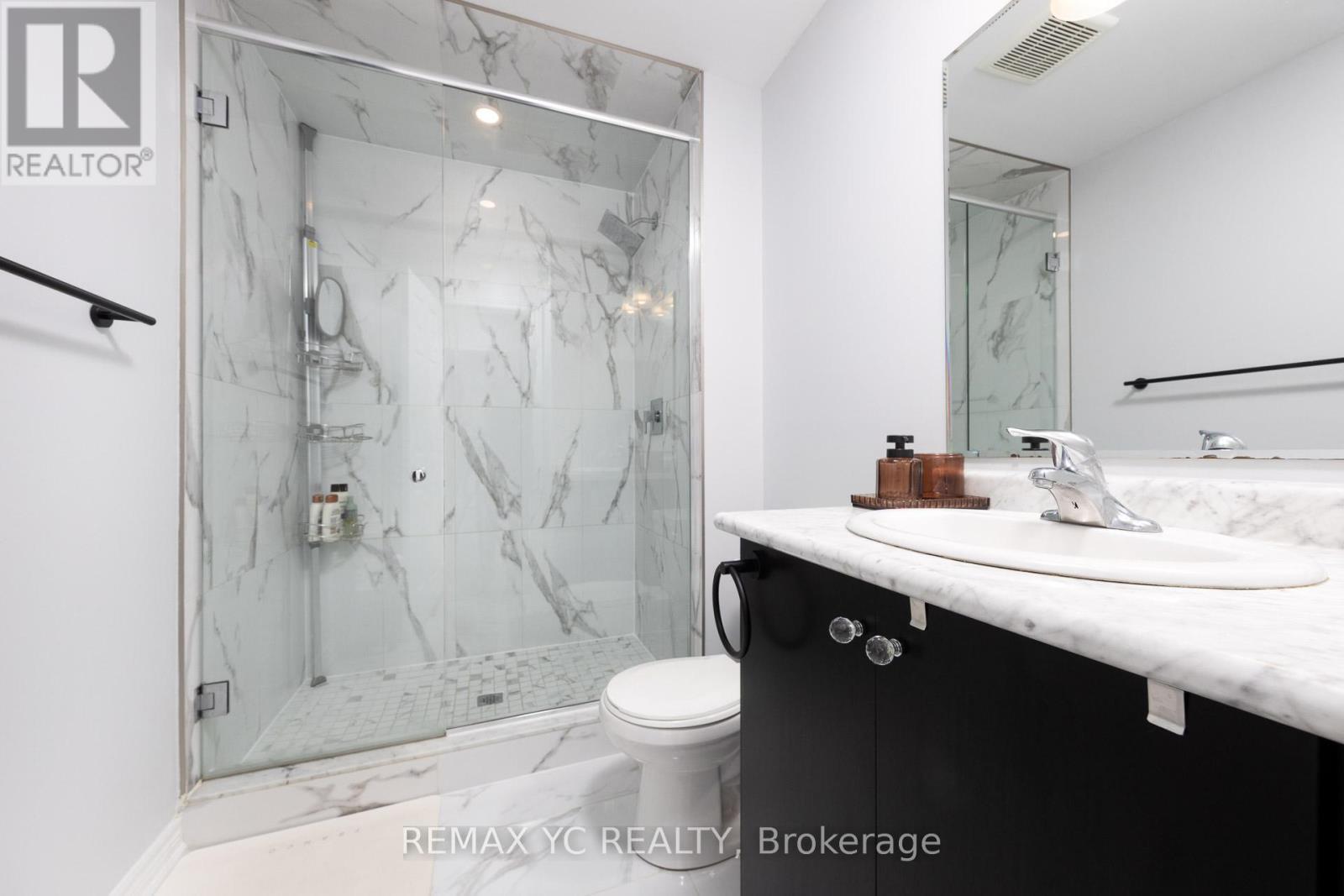 2 - 1 Leggott Avenue, Barrie, ON - Indoor Photo Showing Bathroom