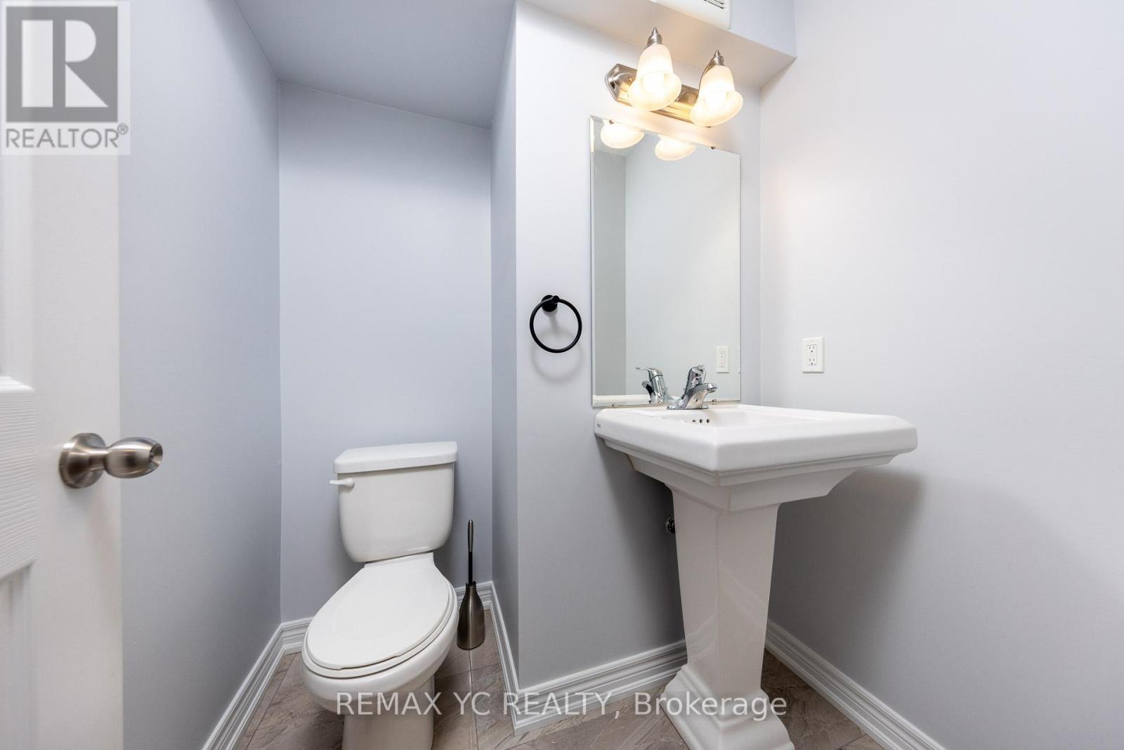 2 - 1 Leggott Avenue, Barrie, ON - Indoor Photo Showing Bathroom