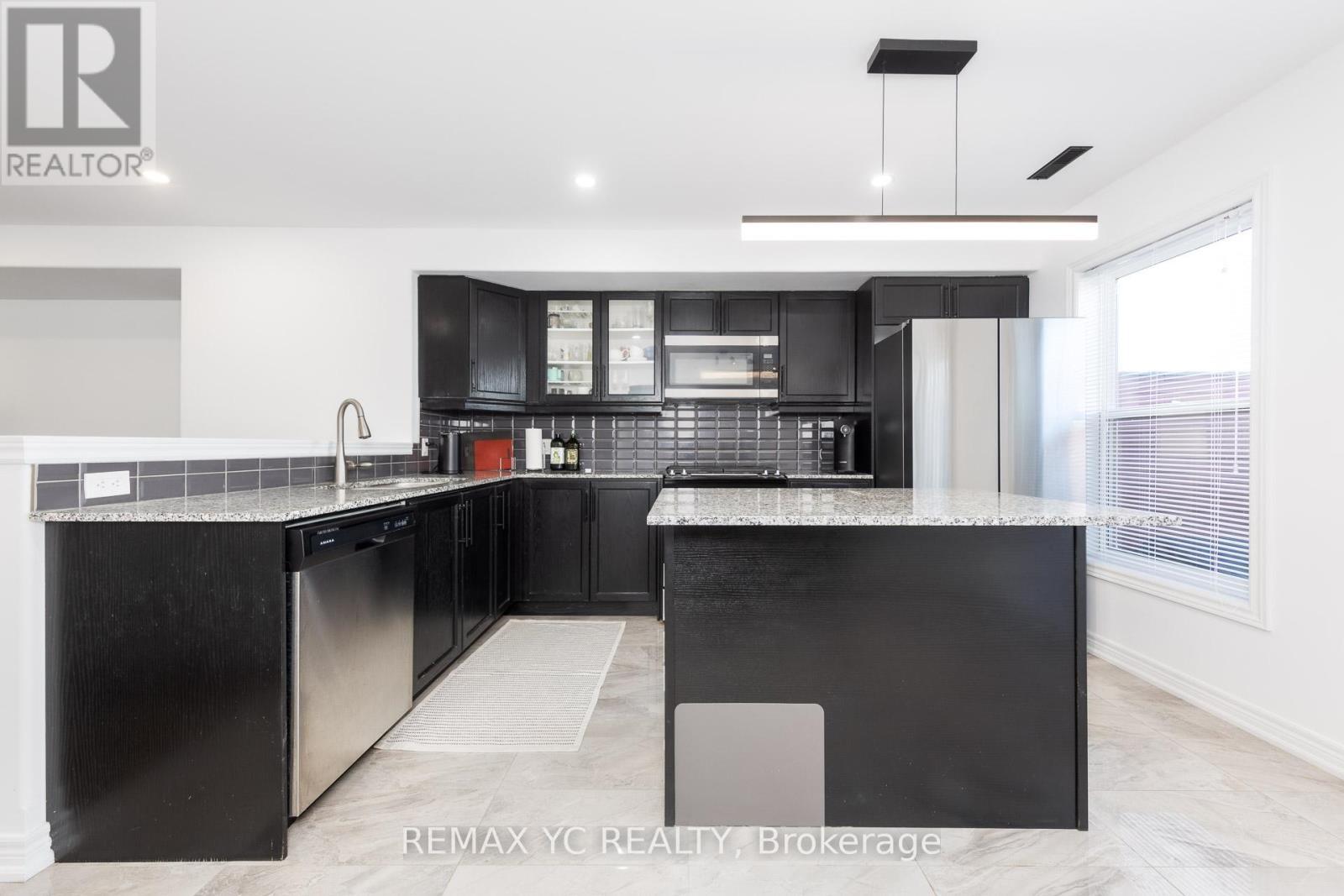 2 - 1 Leggott Avenue, Barrie, ON - Indoor Photo Showing Kitchen With Upgraded Kitchen