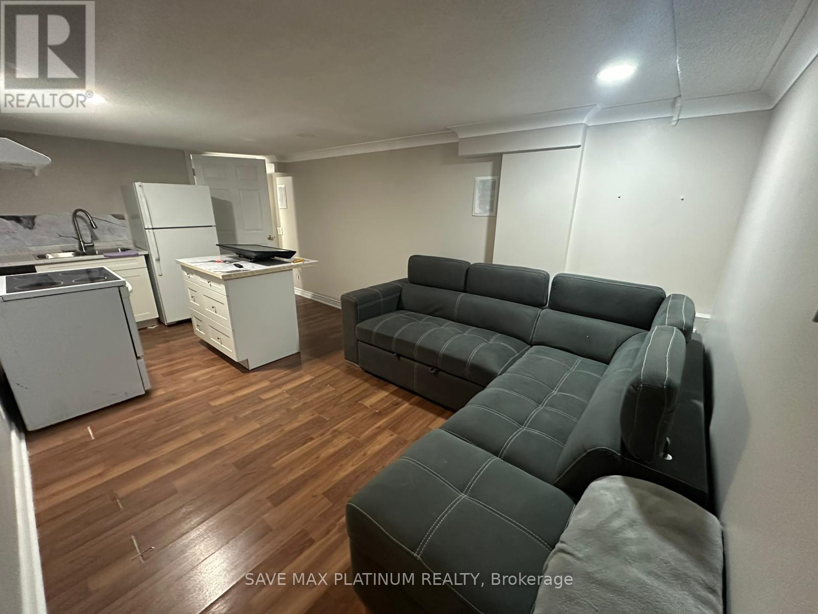 Bsmt - 111 Folkstone Crescent, Brampton, ON - Indoor