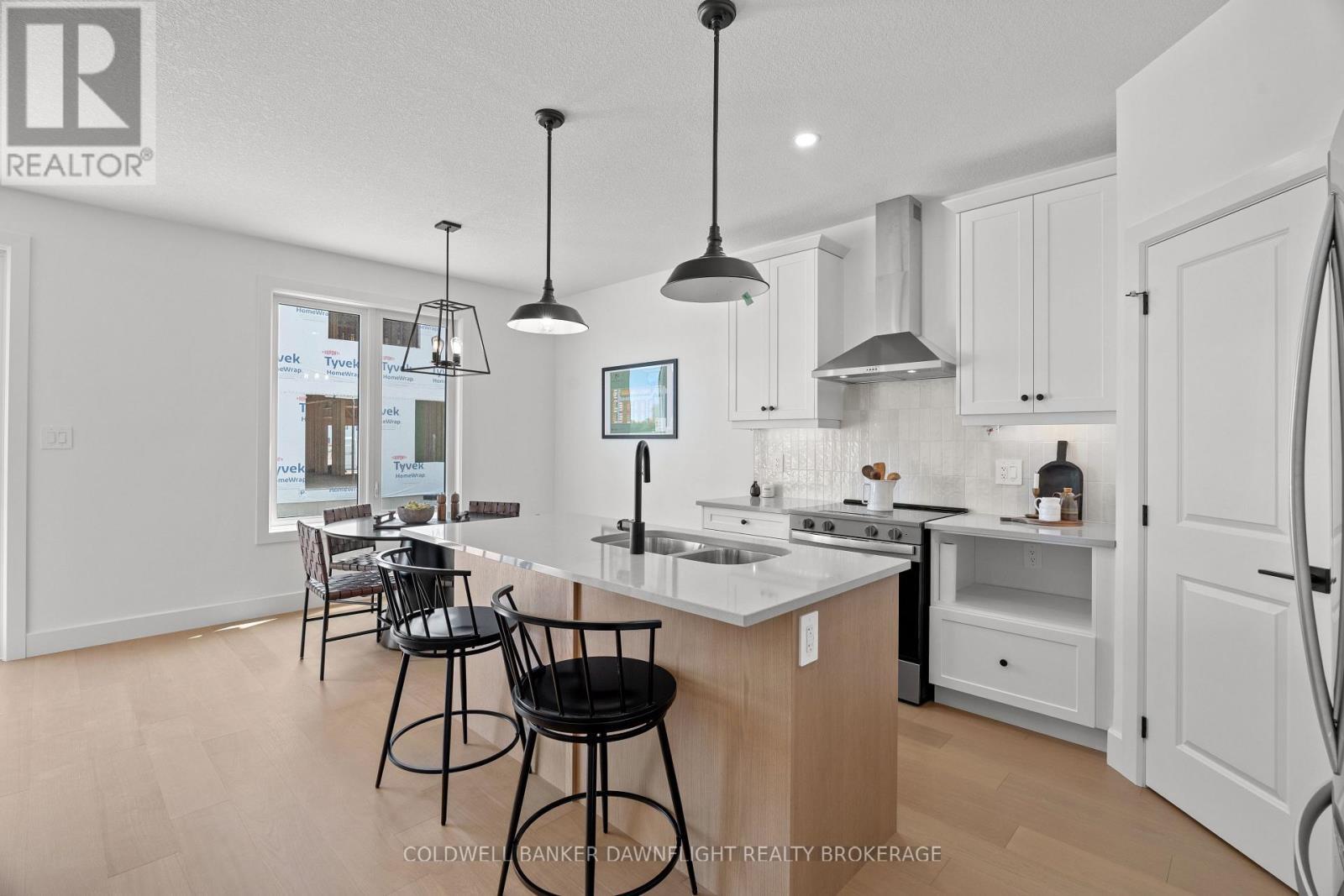 17 - 147 Scotts Drive, Lucan Biddulph (Lucan), ON - Indoor Photo Showing Kitchen With Upgraded Kitchen