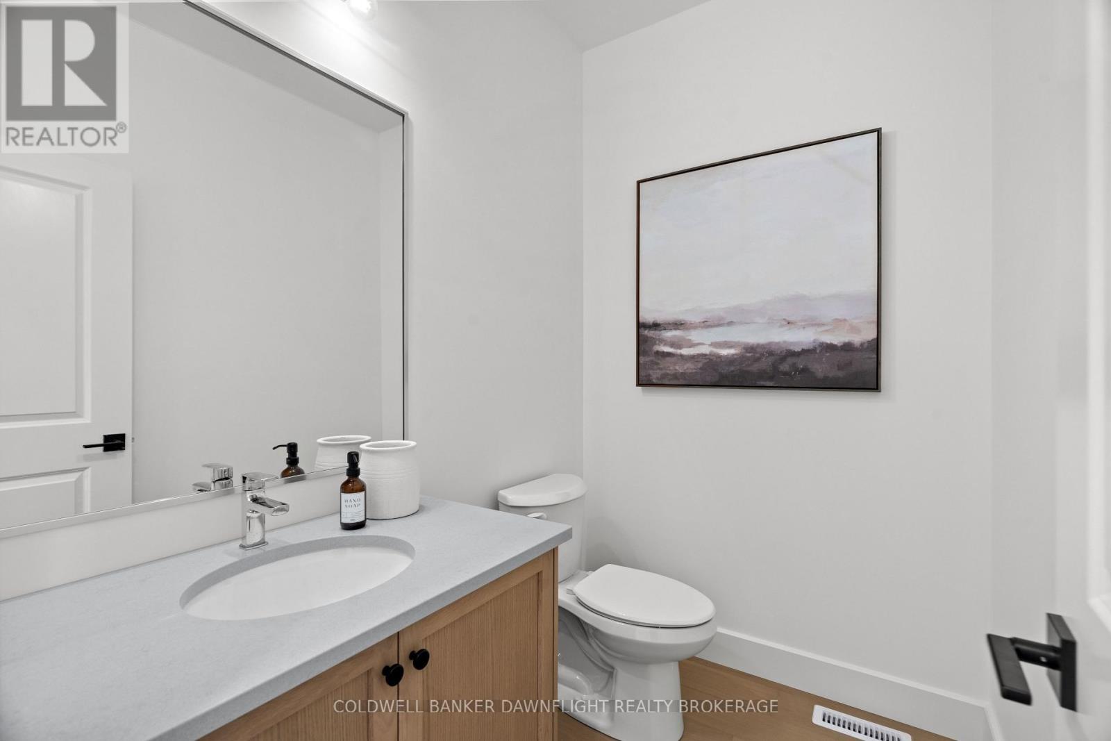 17 - 147 Scotts Drive, Lucan Biddulph (Lucan), ON - Indoor Photo Showing Bathroom