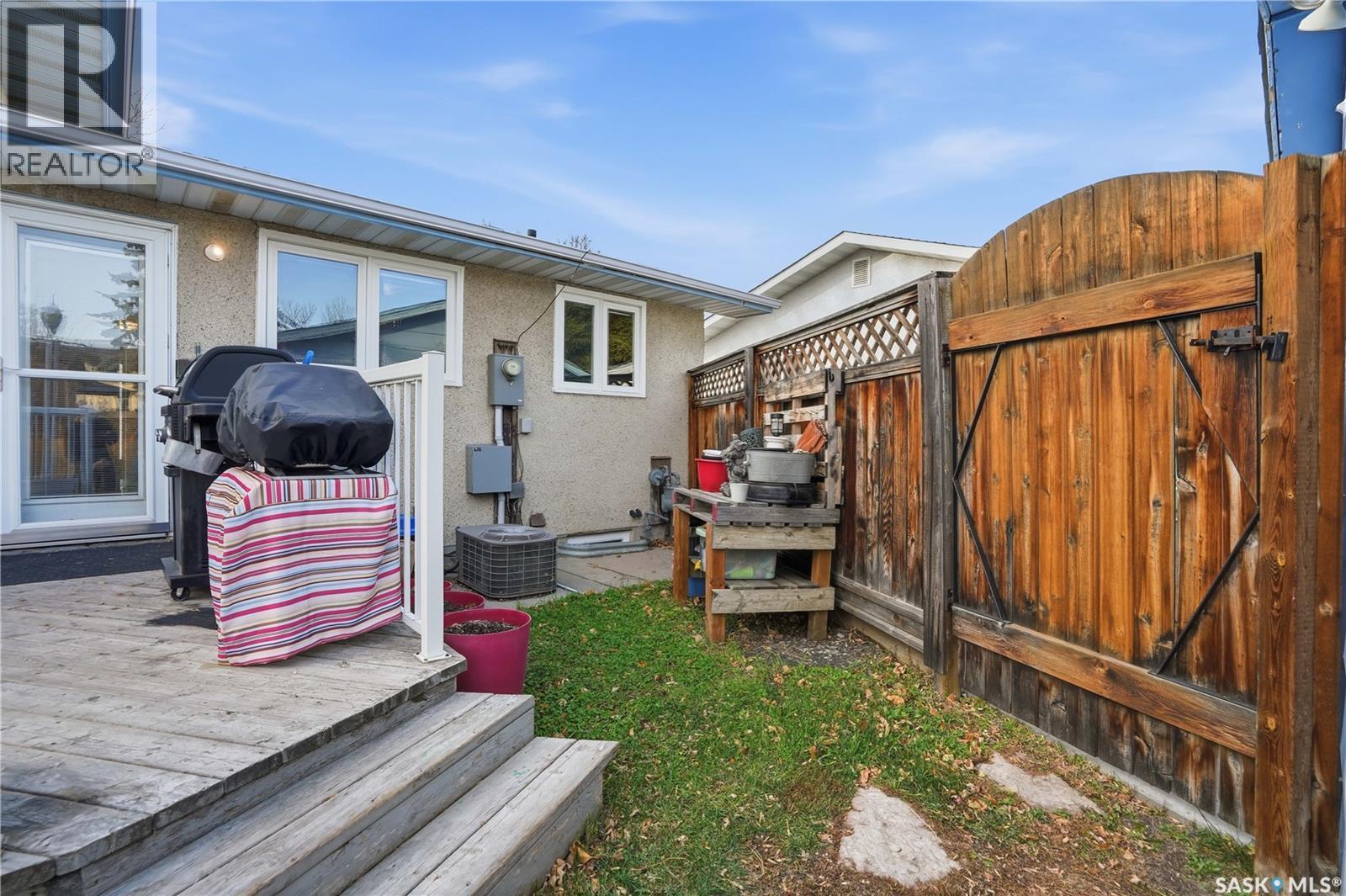 78 Scrivener Crescent, Regina, SK - Outdoor With Deck Patio Veranda