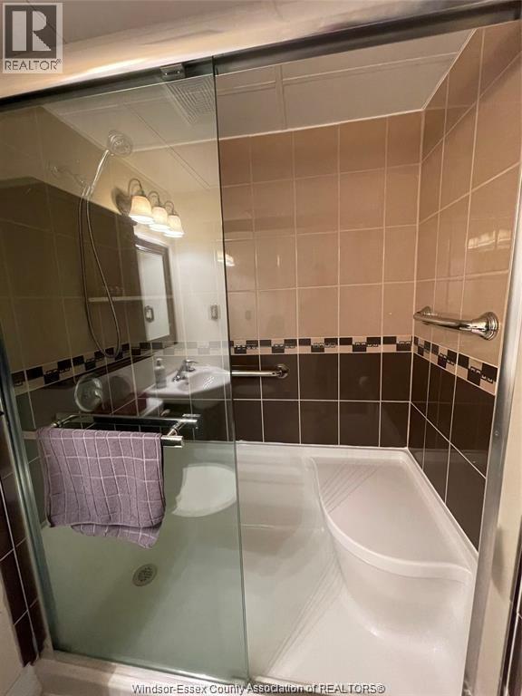 120 Pickering Unit# 409, Amherstburg, ON - Indoor Photo Showing Bathroom