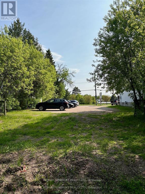 3261 Petawawa Blvd Boulevard, Petawawa, ON