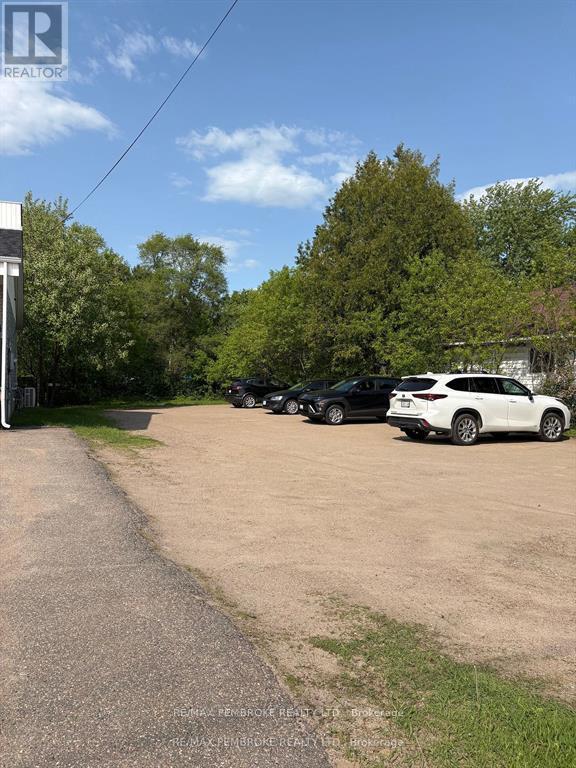 3261 Petawawa Blvd Boulevard, Petawawa, ON