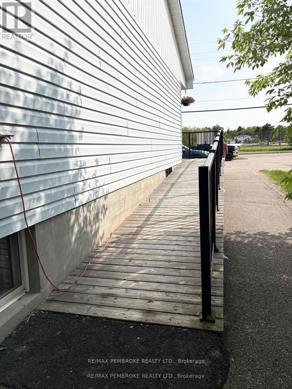 3261 Petawawa Blvd Boulevard, Petawawa, ON