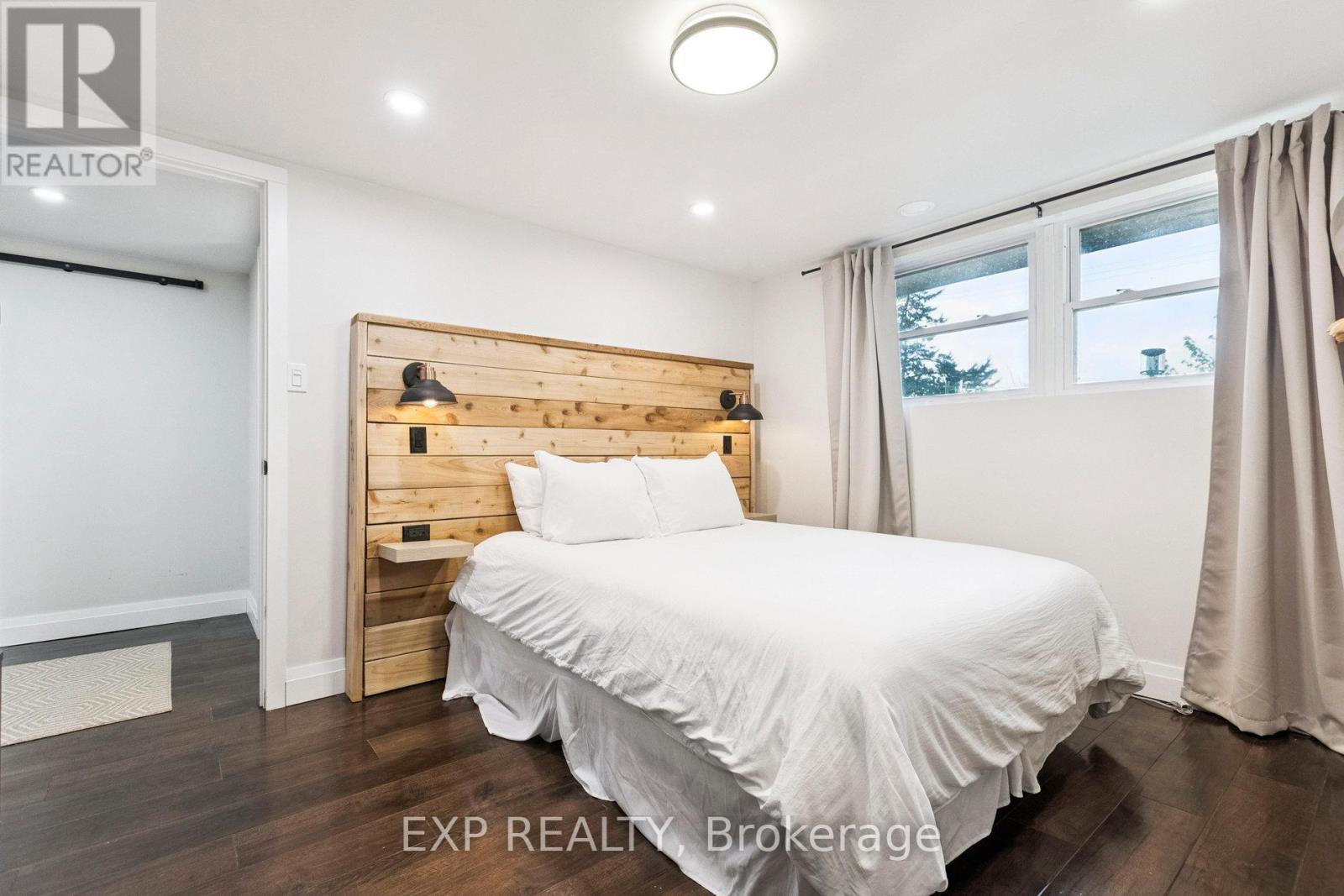 7429 Sideroad 20 Side Road, Mapleton, ON - Indoor Photo Showing Bedroom