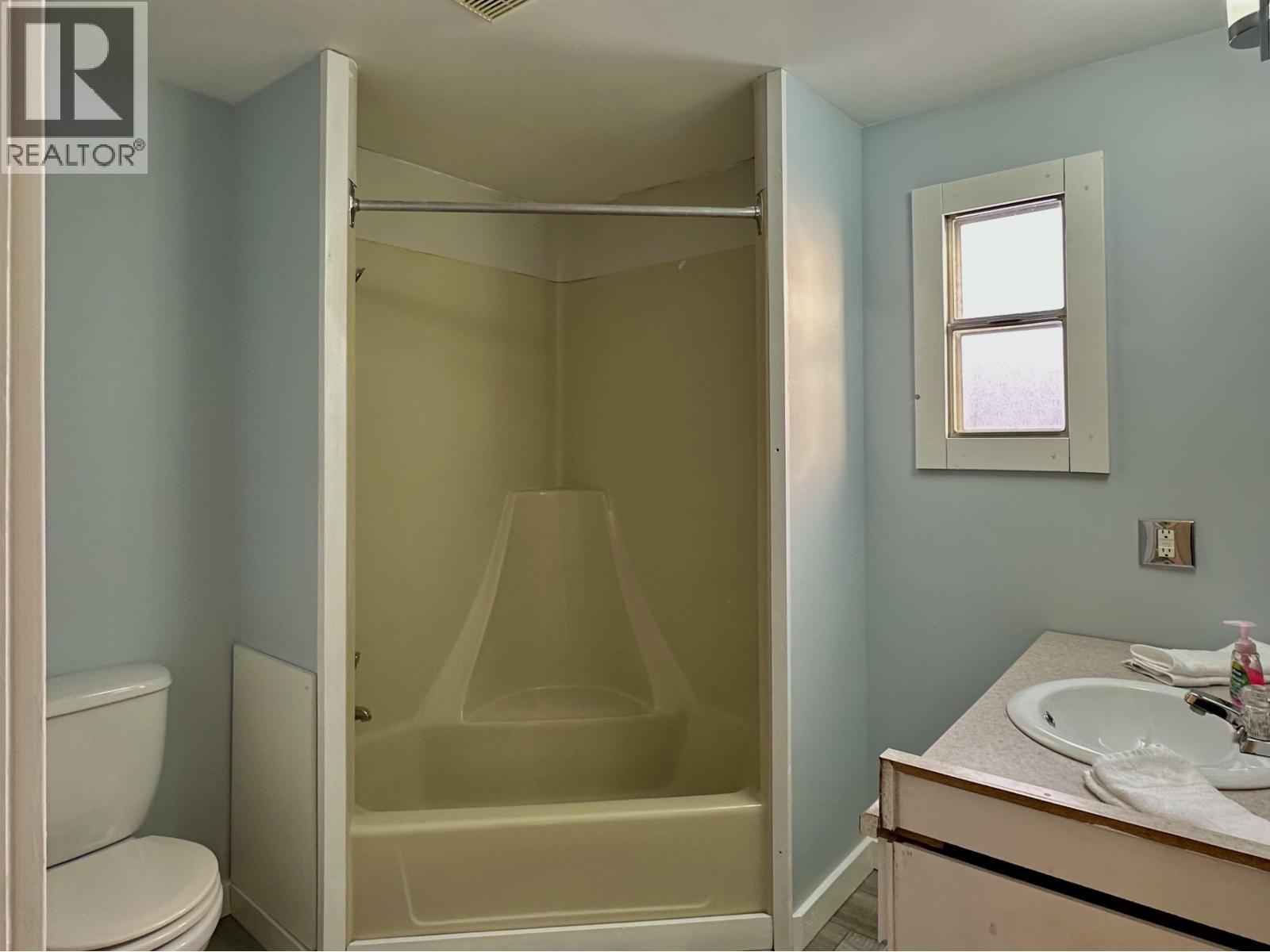 1 2963 Klahannie Drive, Fort Nelson, BC - Indoor Photo Showing Bathroom
