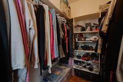 Walk-in closet -
