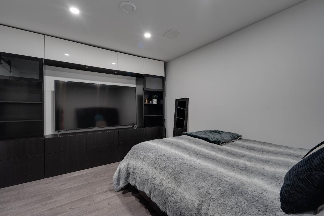 Bedroom - 250 Rue Lapointe, Saint-Jean-Sur-Richelieu, QC - Indoor Photo Showing Bedroom