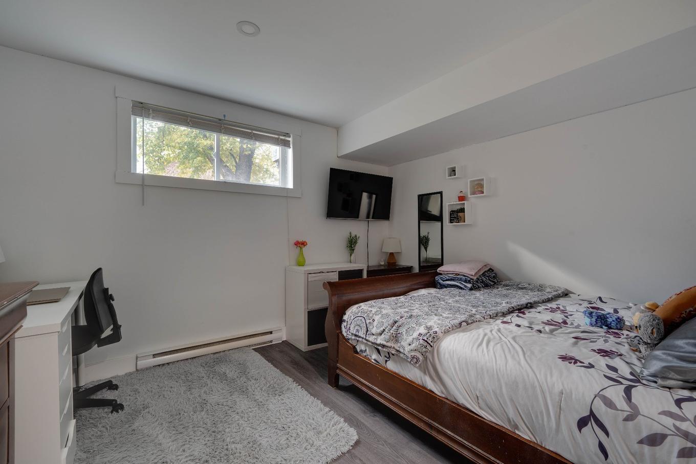 Bedroom - 250 Rue Lapointe, Saint-Jean-Sur-Richelieu, QC - Indoor Photo Showing Bedroom