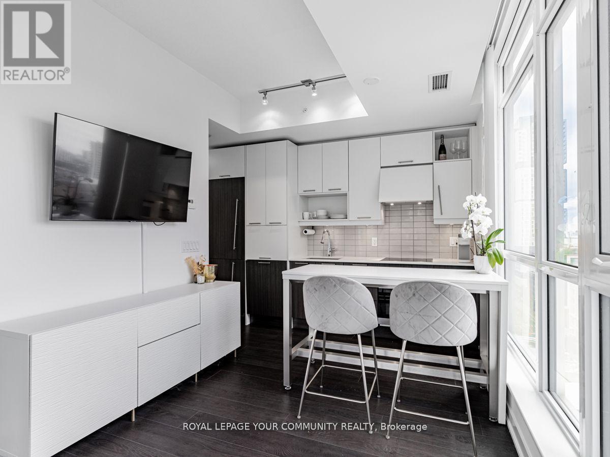 1602 - 30 Nelson Street, Toronto, ON - Indoor Photo Showing Kitchen